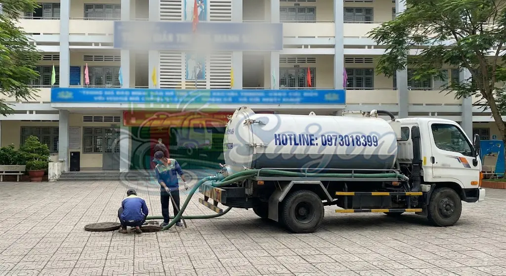 Hút hầm cầu trước mùa mưa nên hay không